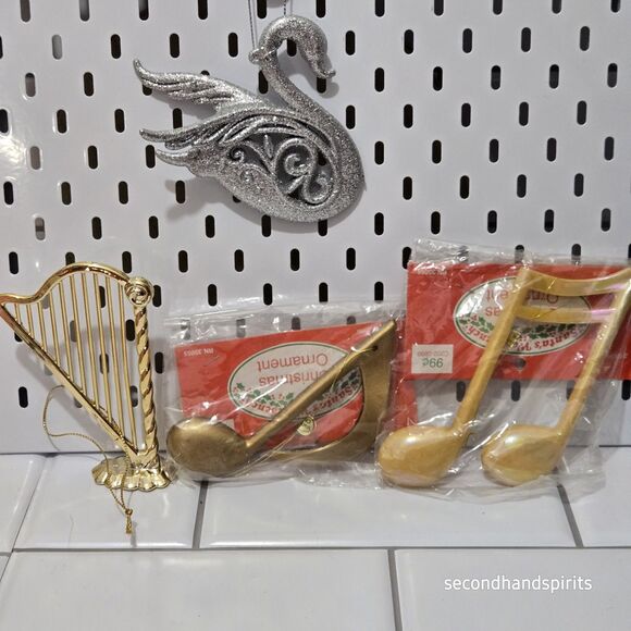 Lot Of 4 Vintage Christmas Ornaments Musical and Swan Plastic - Picture 2 of 7